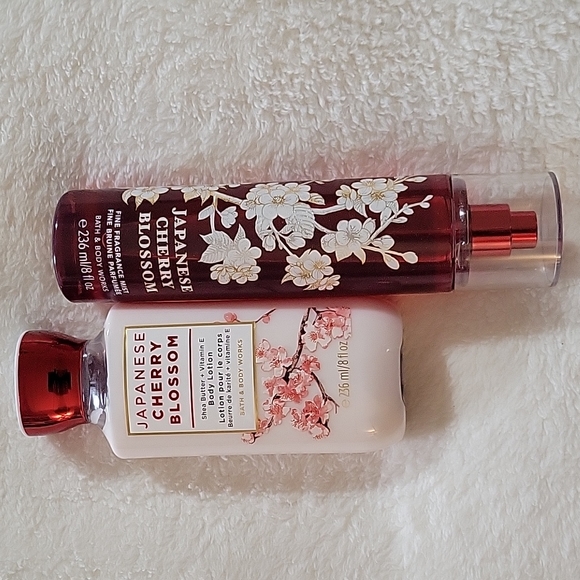 BATH & BODY WORKS JAPANESE CHERRY BLOSSOM MIST 🌸 &  BODY LOTION - Picture 3 of 4